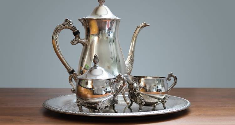 vintage teapot and cups
