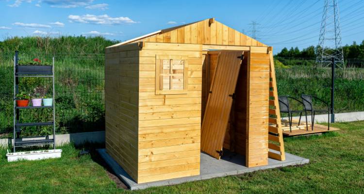building wooden shed