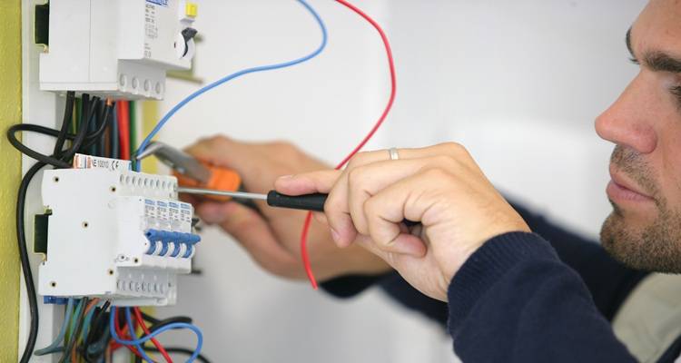 5 Jobs an Electrician Can Help With This Summer