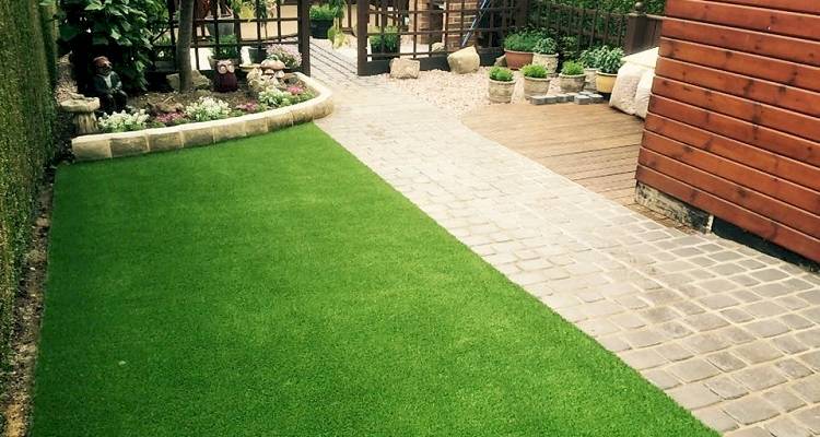 Fake clearance grass prices