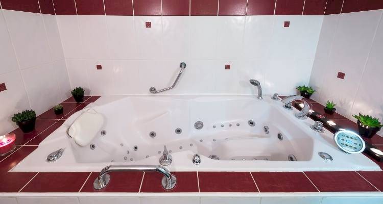 Bathroom Jacuzzi style hot tub