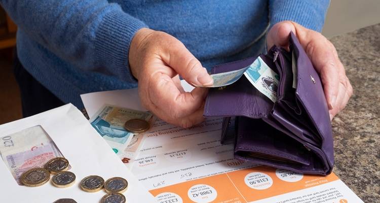 purse money letter hand