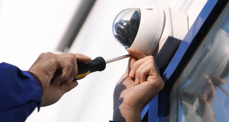 cctv installer installing a camera