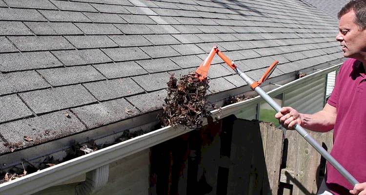 Average Guttering Cleaning Cost, How To Clean Gutters From The Ground Uk