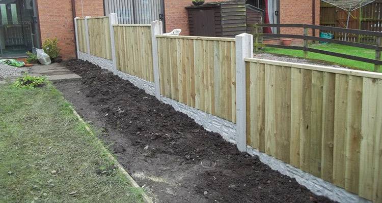 how to concrete in fence posts 2