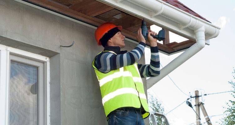 CAPPING FASCIAS AND SOFFITS 2