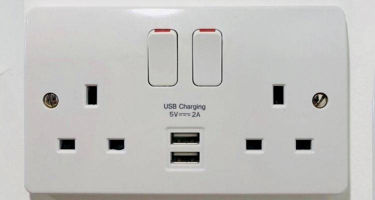 Plug socket installation