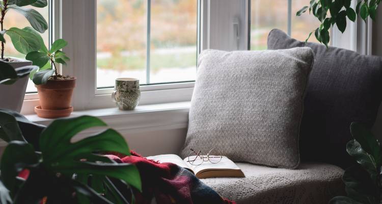 window seat reading nook