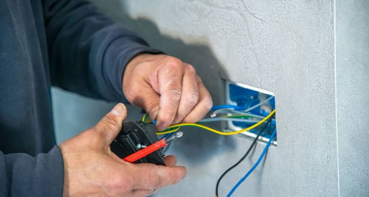 elecritian installing plug socket