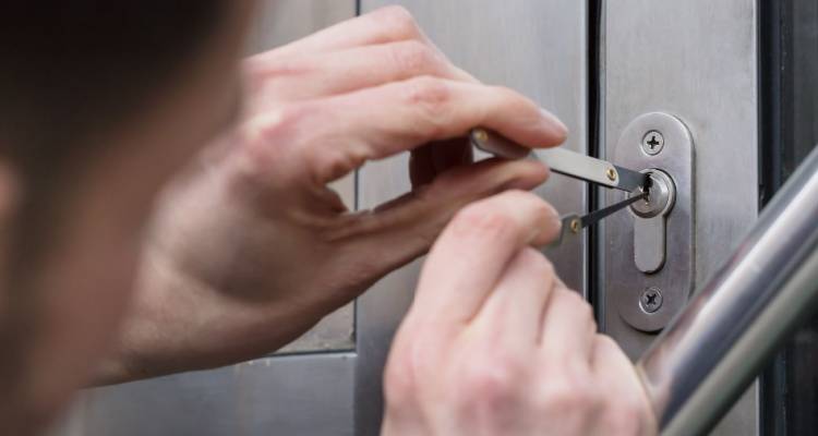 locksmith picking lock