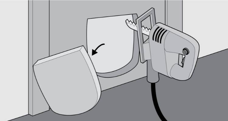 how to fit a cat flap step 3