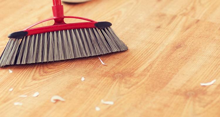 clean laminate flooring