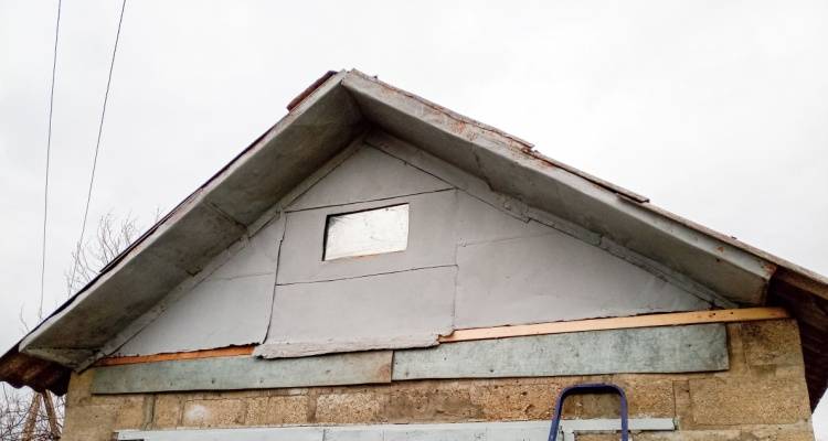garage roof that needs repairing