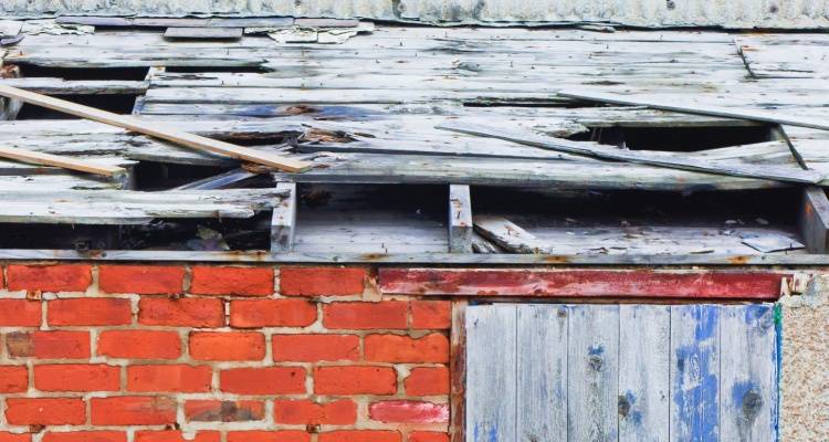 garage roof that needs repairing