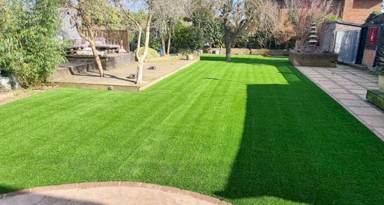 Large garden with turf