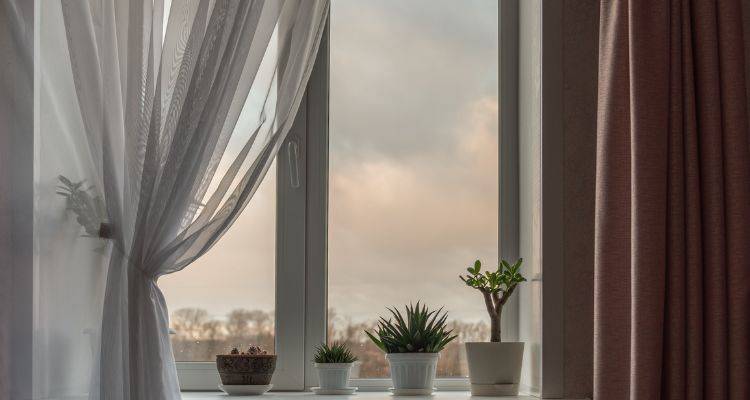 advantages of curtains