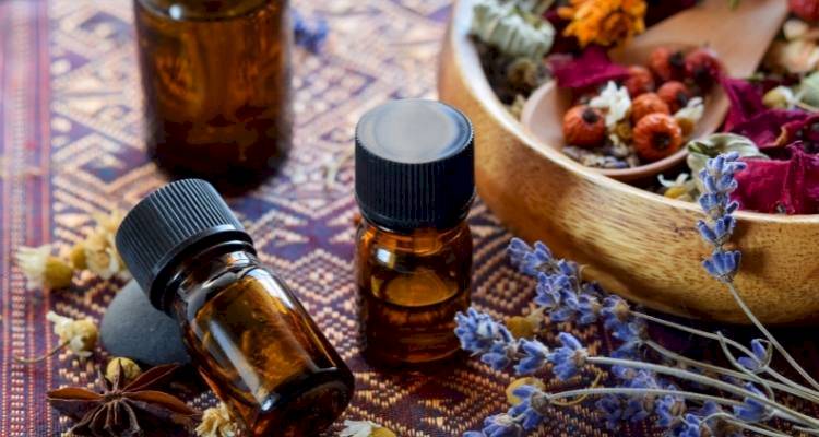Essential oils and herbs for relaxing