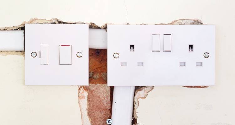 sockets wall chased out