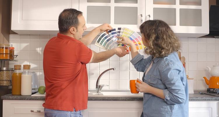 couple choosing colours