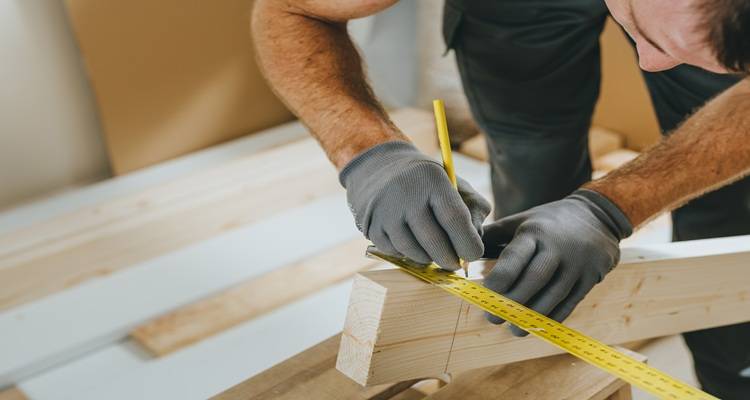 carpenter measuring