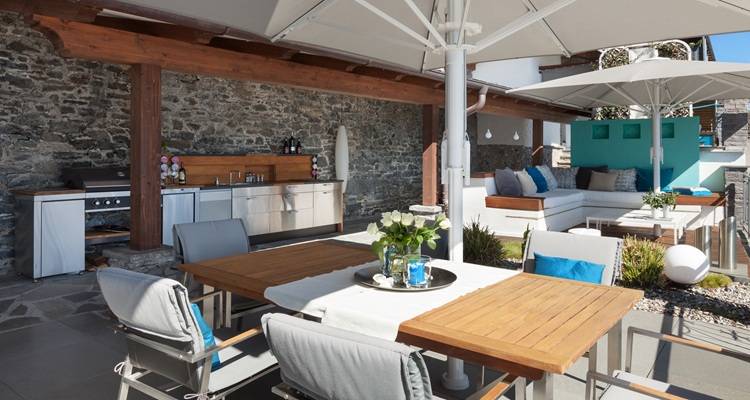 Outdoor kitchen