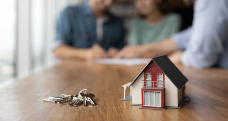 keys and model house