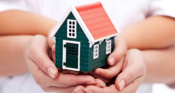 Holding house in hands