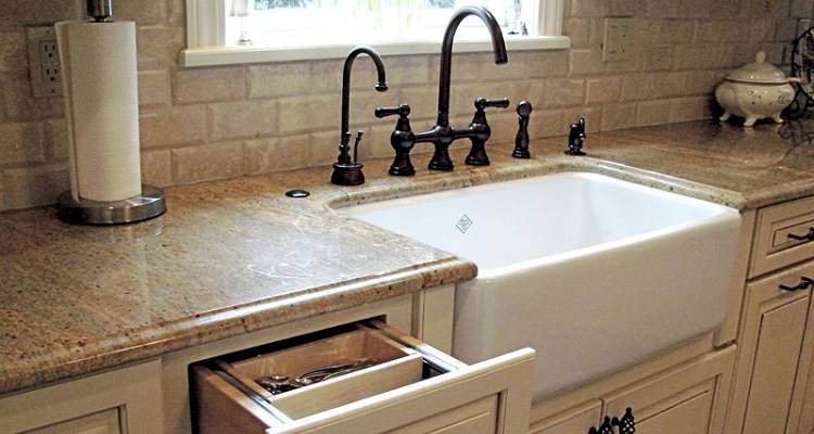 Farmhouse sink