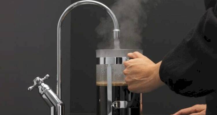 Boiling water tap