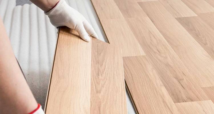 Laying laminate flooring