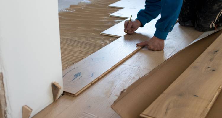 person fitting a laminate floor