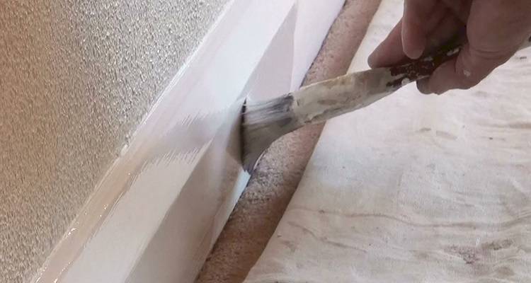 paint on skirting boards