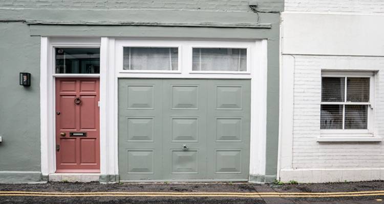 Terrace house with garage