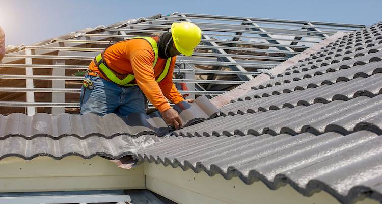 roofer who is fitting a new roof in the UK