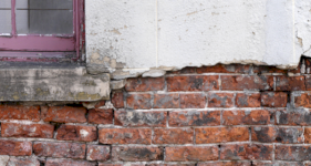 Replacing Crumbling Mortar in Brickwork
