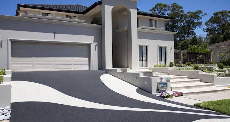 White and grey resin driveway