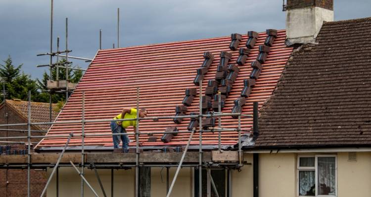 roofer retiling house roof