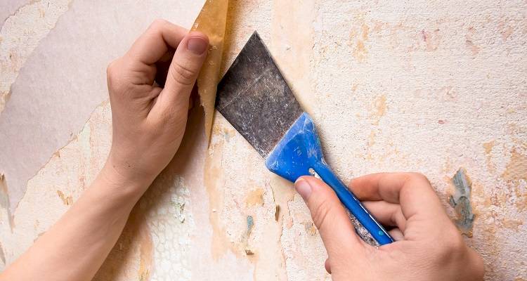 prepare a wall for wallpapering