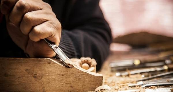 cutting corner of wood