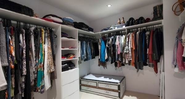 walk in closet bedroom storage
